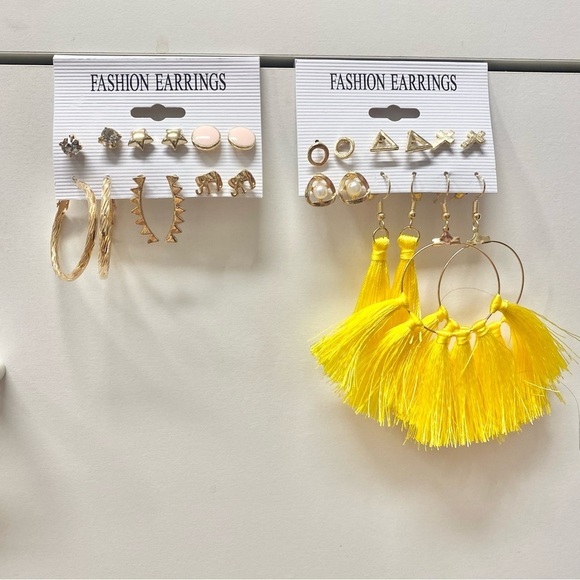 45 Pairs of Earrings! Gold Tone Studs, Fringe, Shapes - Picture 3 of 5